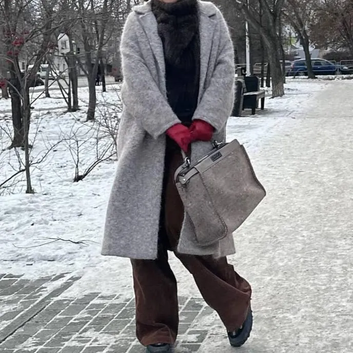 Вязаное твидовое пальто спицами