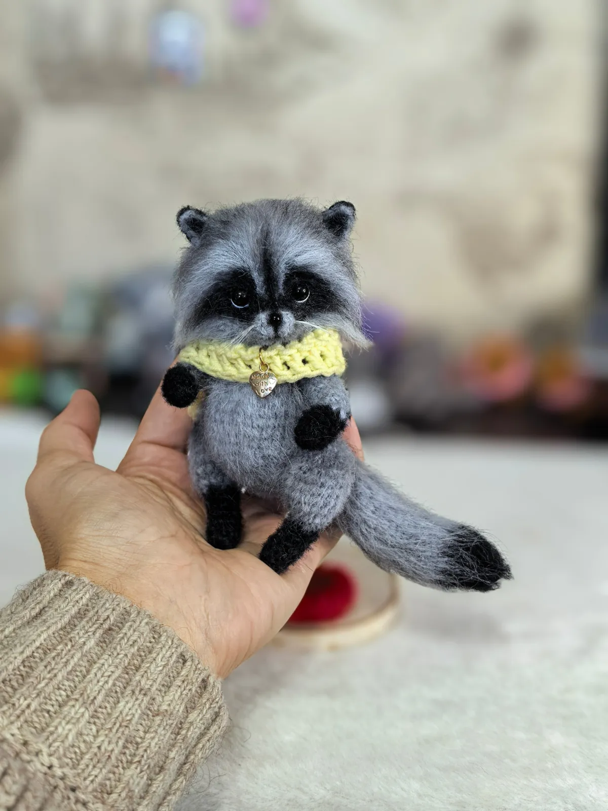 Вязаная игрушка Енот, цвет Серый
