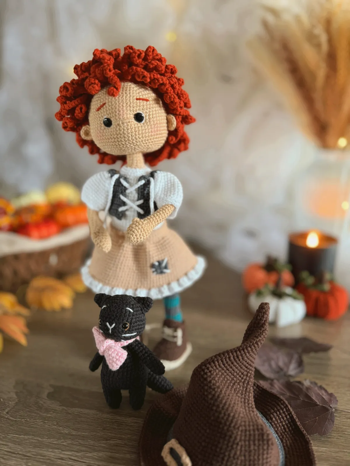 Кукла ведьмочка крючком, амигуруми на каркасе с котом и котелком, 30 см, Кукла Ведьмочка