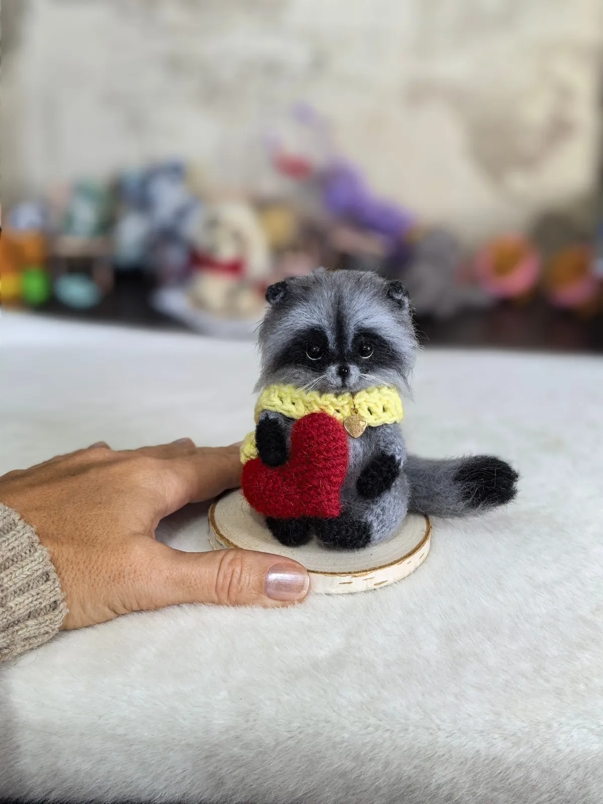 Вязаная игрушка Енот, цвет Серый