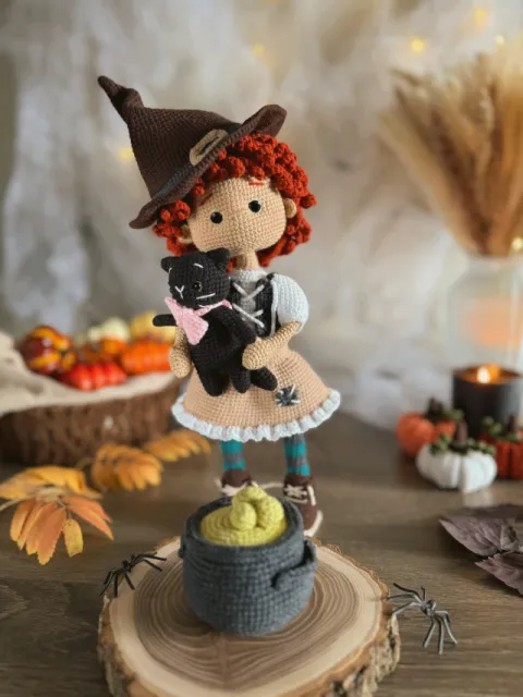 Кукла ведьмочка крючком, амигуруми на каркасе с котом и котелком, 30 см, Кукла Ведьмочка