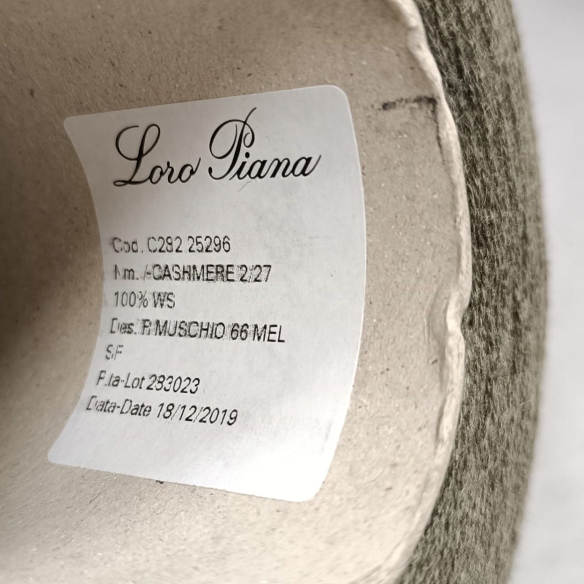 Пряжа Loro Piana Cashmere, кашемир бобинный, темная олива цвет темная олива