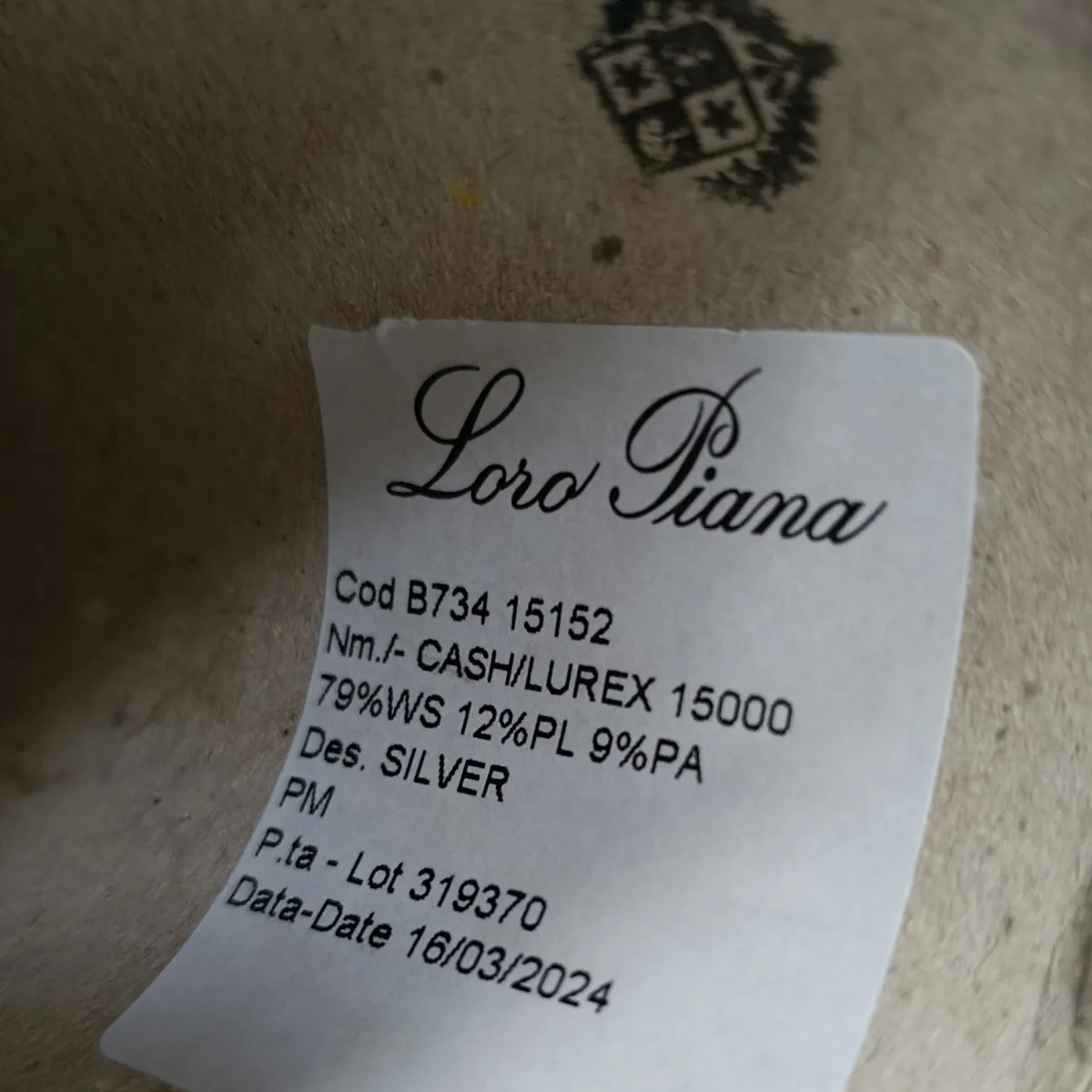 Пряжа Loro Piana Cash/Lurex, кашемир бобинный, молоко/люрекс золото