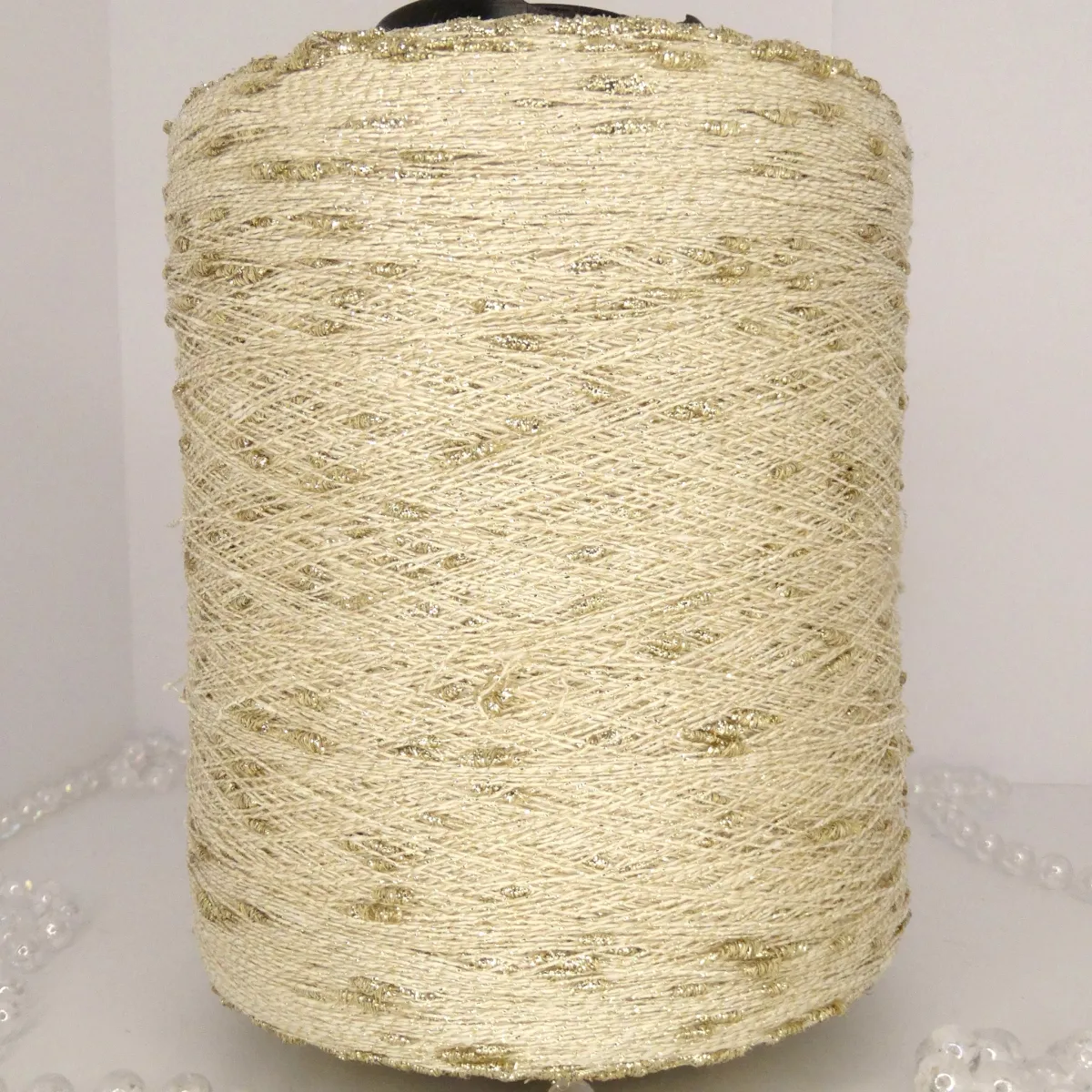 Пряжа Nodino Lurex, с люрексом в бобинах, белый с золотом цвет белый с золотом
