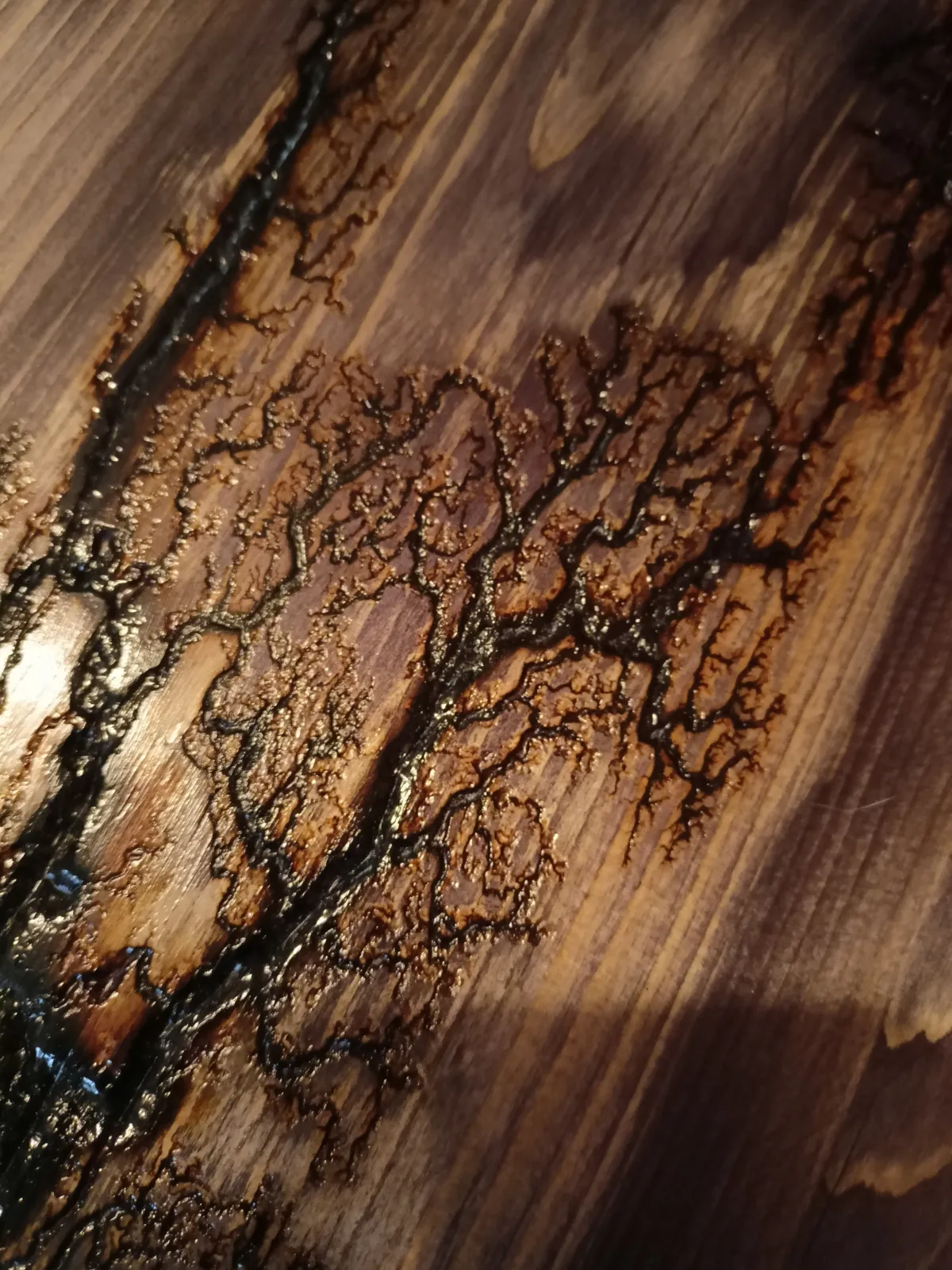 Журнальный стол Лофт из массива с узором Лихтенберга, цвет Графит
