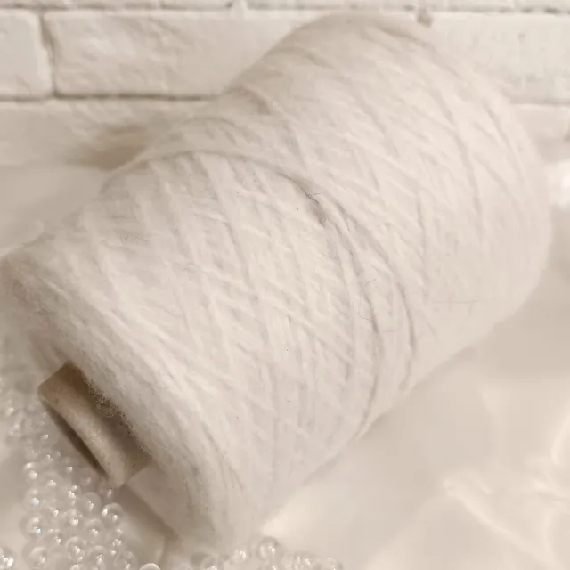 Пряжа Pura Lana Soffilo, меринос бобинный, розовое молоко