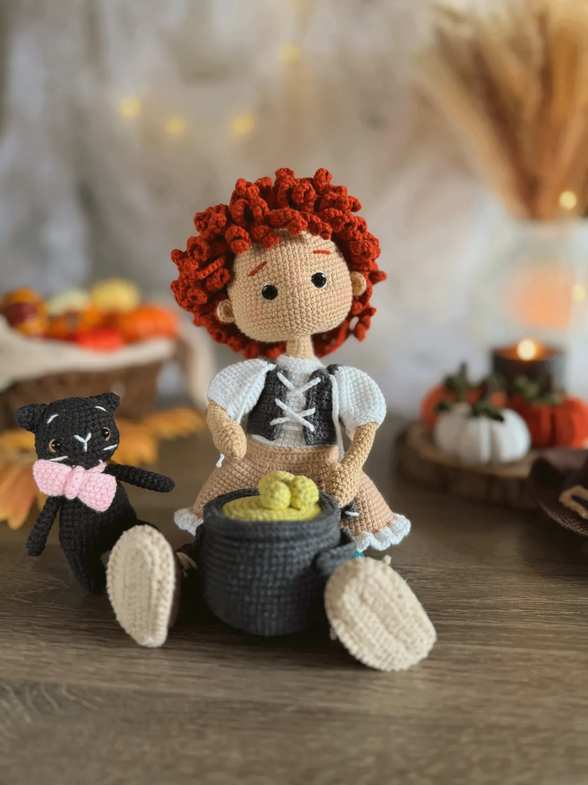 Кукла ведьмочка крючком, амигуруми на каркасе с котом и котелком, 30 см, Кукла Ведьмочка