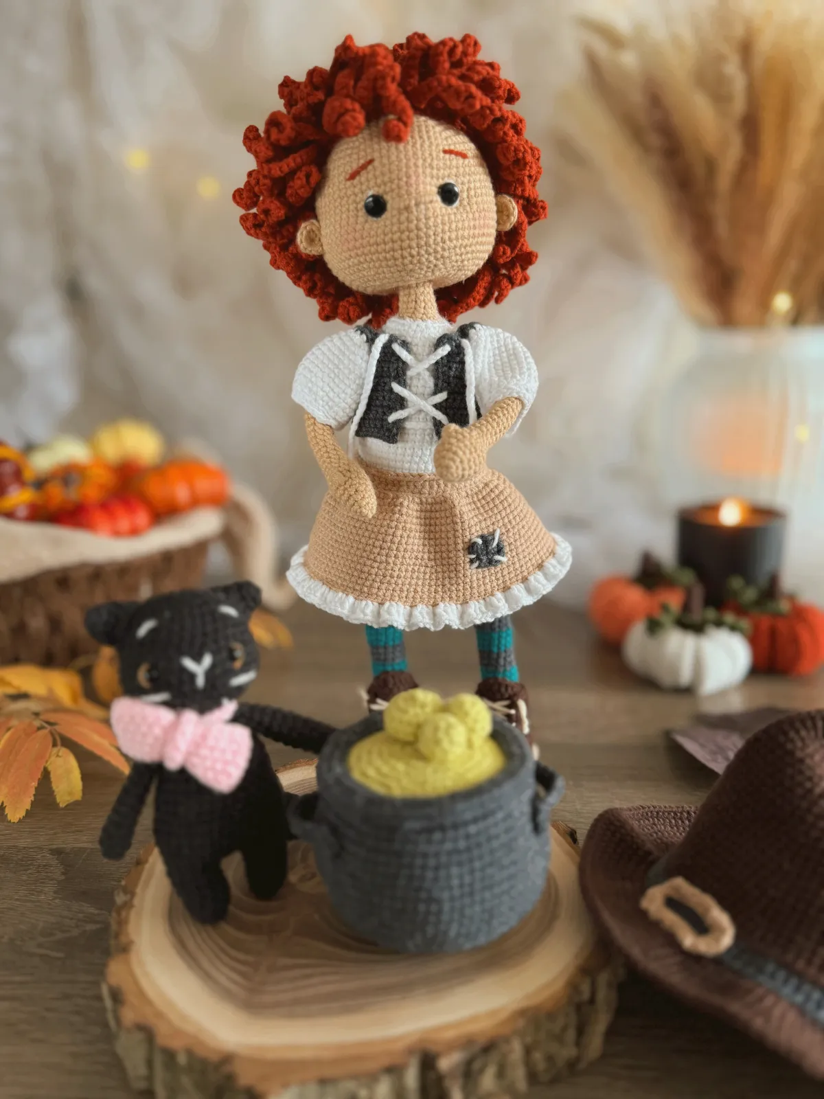 Кукла ведьмочка крючком, амигуруми на каркасе с котом и котелком, 30 см, Кукла Ведьмочка