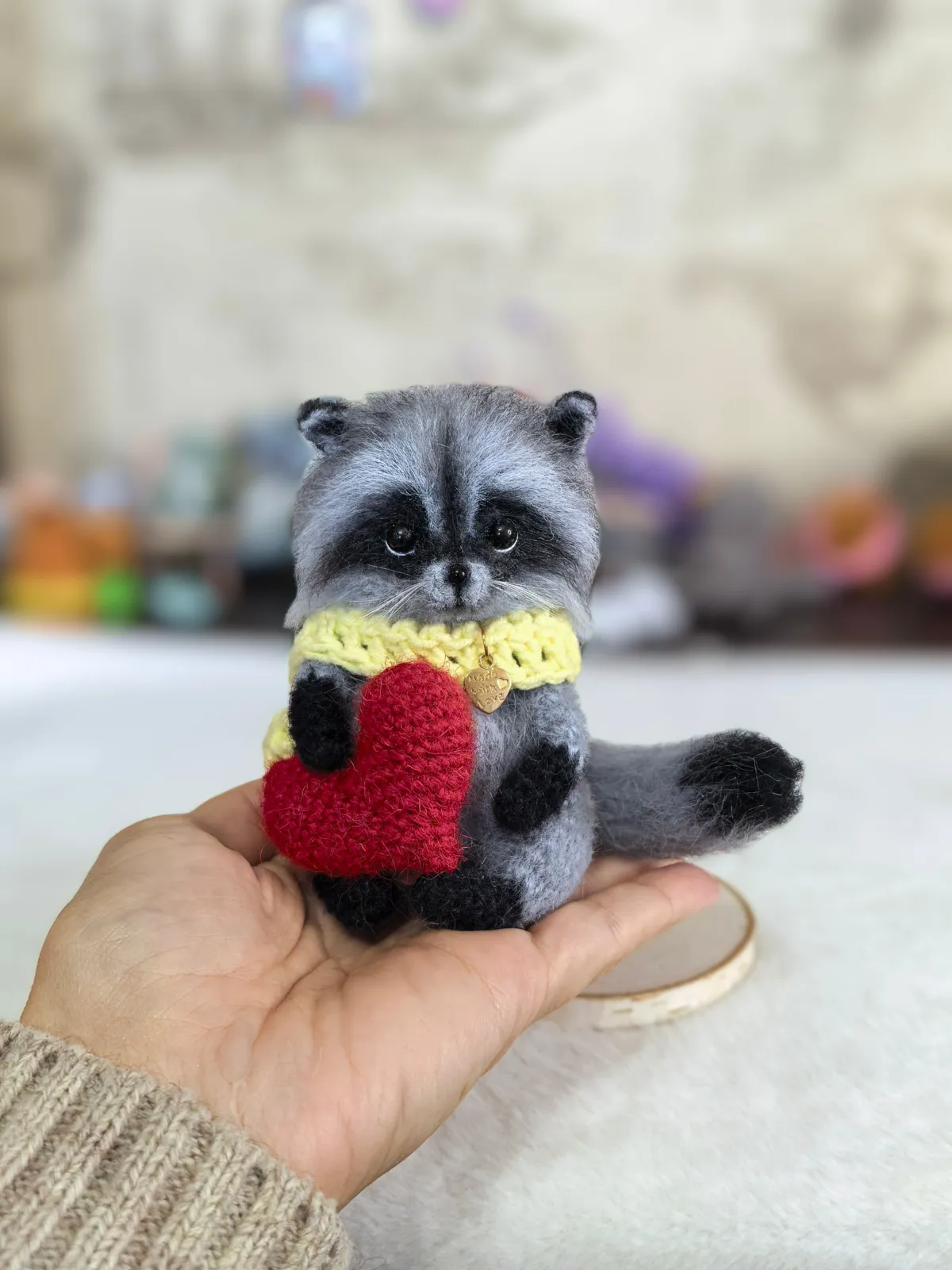 Вязаная игрушка Енот, цвет Серый